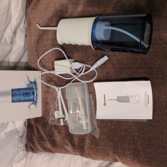 Oral flosser/irrigator - Picture 2 of 2